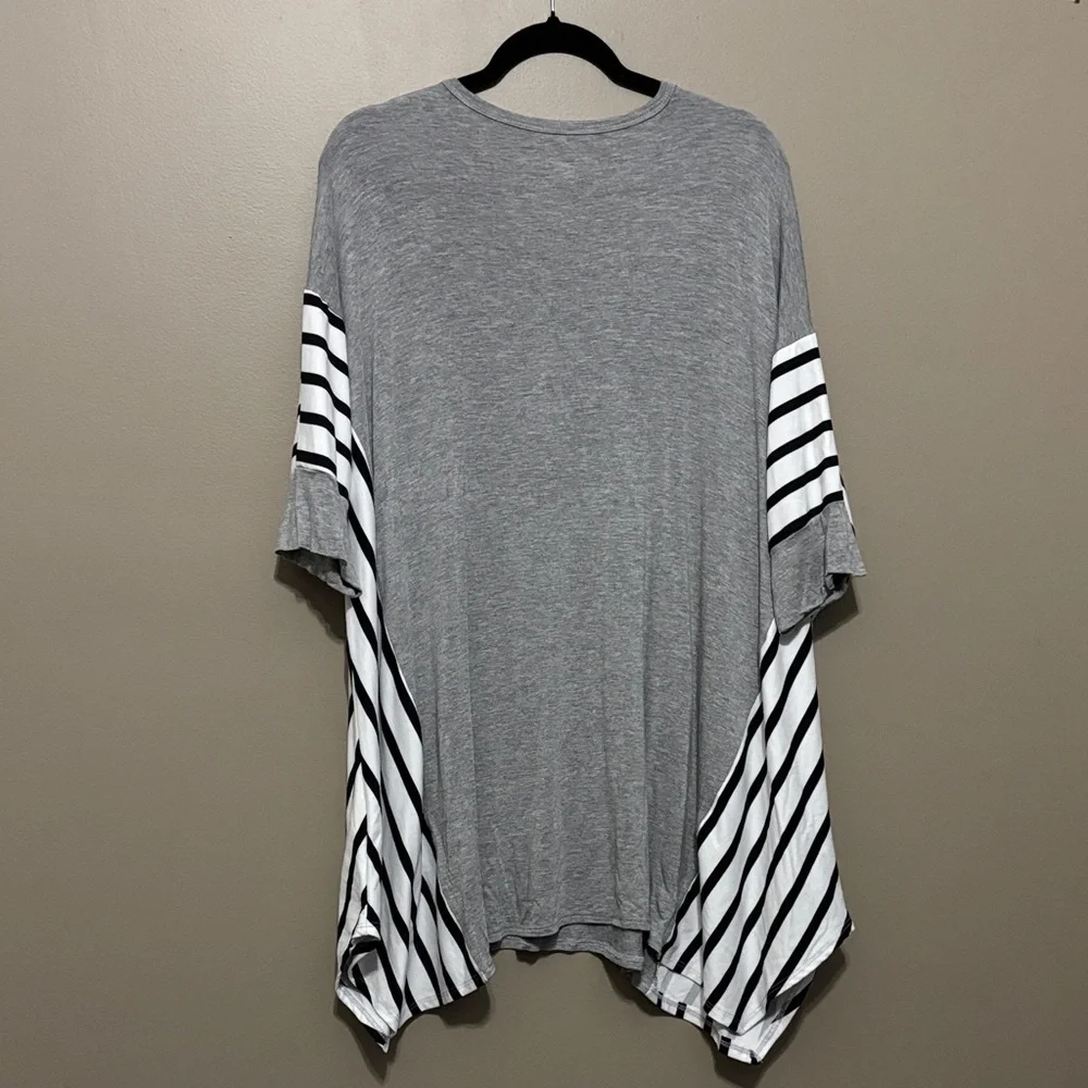 Beeson River Gray Tunic with Black and White Stripes - Picture 3 of 3
